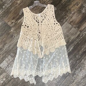 Chic Crochet Lace Blouse in Cream